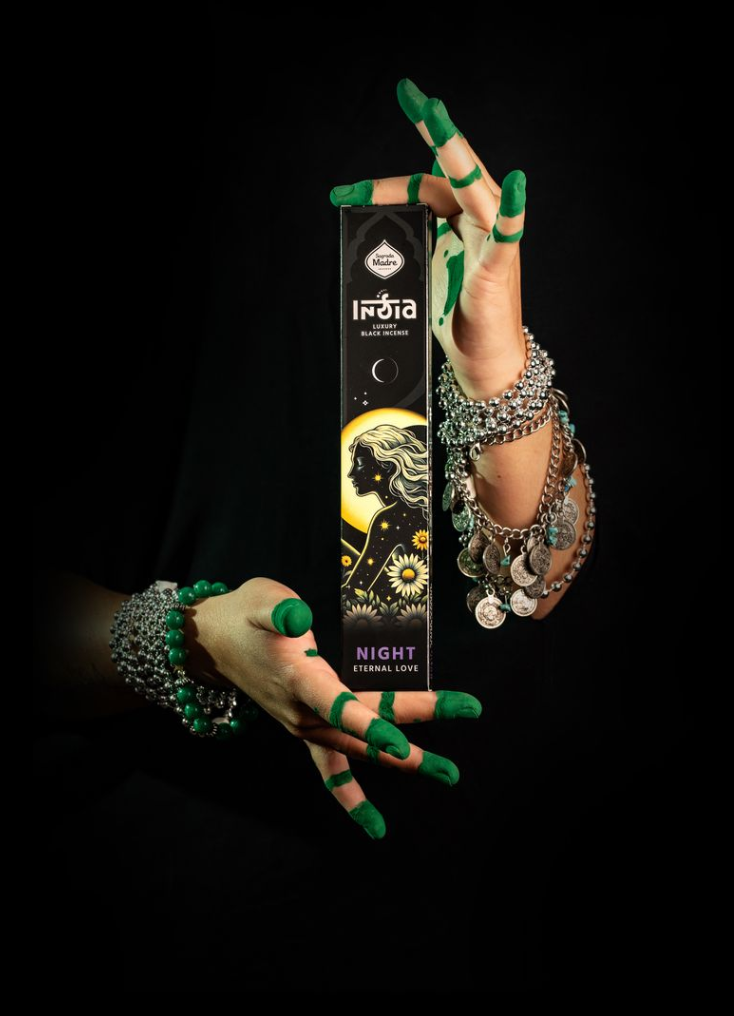 India Black NOTTE- Sagrada Madre