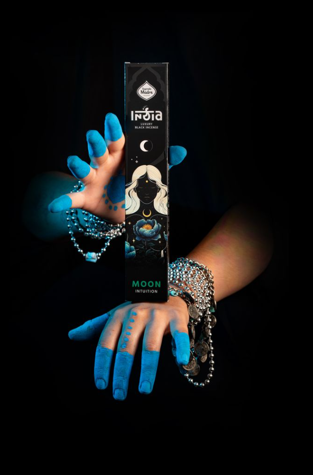 India Black LUNA- Sagrada Madre